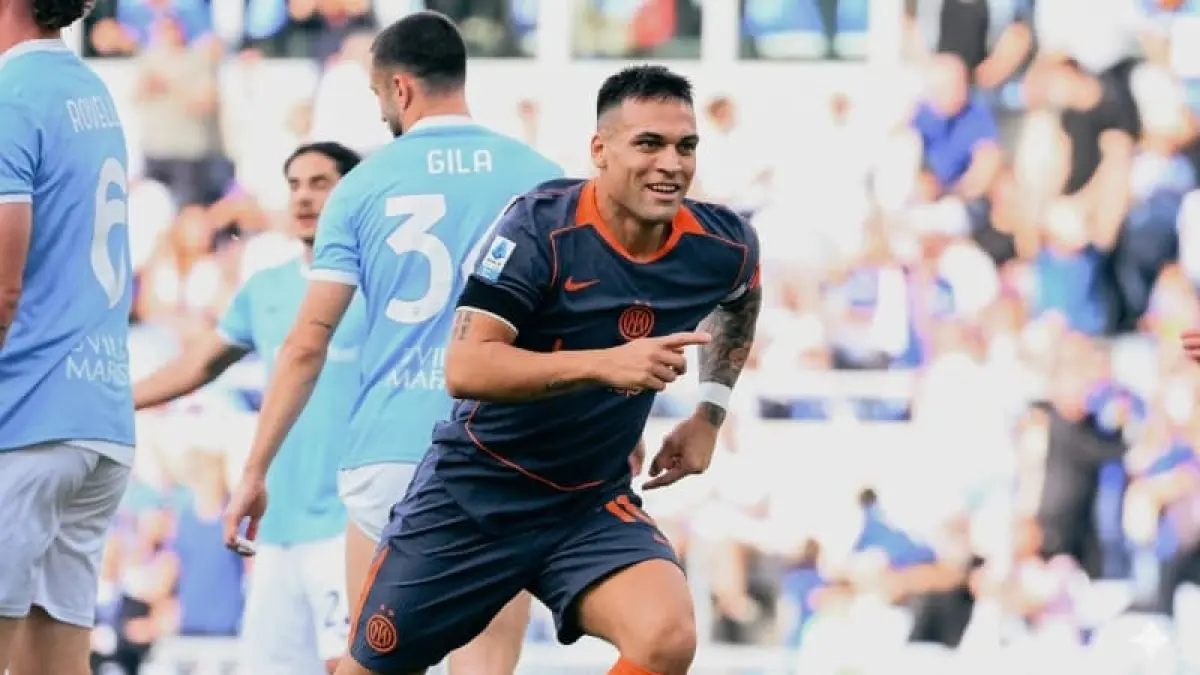 Lautaro Martinez merayakan gol pembuka Inter saat menghadapi Lazio pada laga Serie A di Stadion Olimpico. (Foto: X @Inter_en)