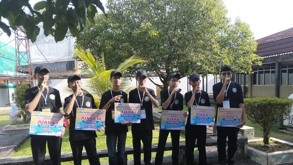 Para pemenang LKS dari SMKN 4 Payakumbuh di tingkat provinsi Sumbar dan bersiap menuju nasional. 