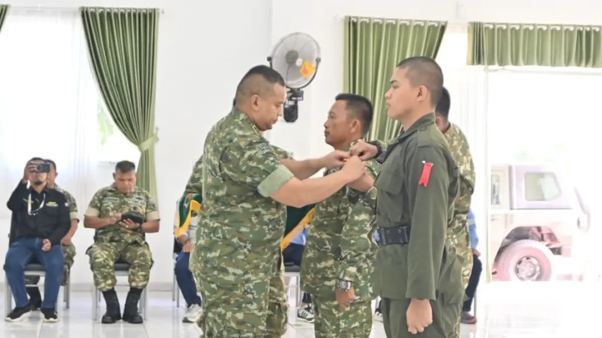 Peserta Basic Mechanic Course PT Bukit Asam mengikuti prosesi penutupan pembinaan mental dan fisik di Rindam II/Sriwijaya.(Foto: Corcom PTBA)