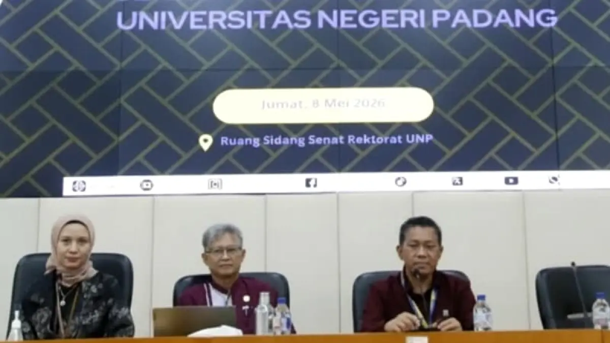 Sekretaris Universitas UNP Prof Erianjoni membuka kegiatan penguatan tata kelola administrasi dan profesionalisme sekretariat pimpinan di lingkungan UNP. (Foto: KKPS)