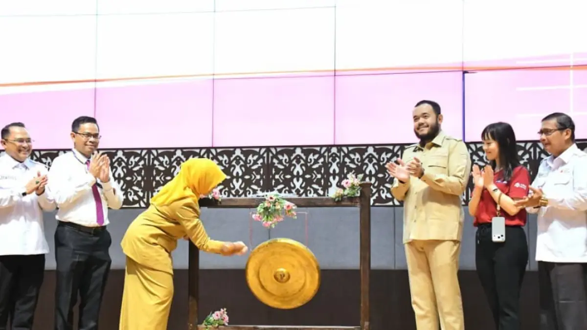 Wali Kota Padang Fadly Amran hadiri kegiatan donor darah “Donor Darah, Donor Kehidupan” di Auditorium UNP, yang menargetkan 2.000 kantong darah.(Foto: Prokopim)