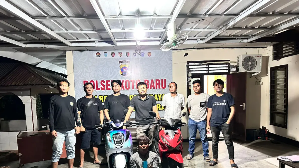 Tim Satuan Reserse Kriminal (Satreskrim) Polres Dharmasraya berhasil mengungkap kasus pencurian yang terjadi di Jorong Koto, Nagari Gunung Medan, Kecamatan Sitiung. Seorang pria berinisial BY (38) ditangkap setelah diduga mencuri sepeda motor dan telepon seluler milik warga. (DOKUMENTASI POLRES DHARMASRAYA)
