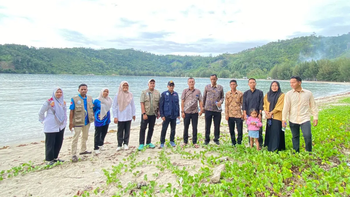 Kepala Dinas Perikanan dan Pangan Pessel, Andi Syafinal, bersama jajaran saat melakukan survei dan verifikasi di Kampung Sungai Bungin, Kecamatan Batangkapas, beberapa waktu lalu. Program Kampung Nelayan Merah Putih diharapkan mampu meningkatkan kesejahteraan dan kemandirian ekonomi nelayan. (DOK DINAS PERIKANAN)