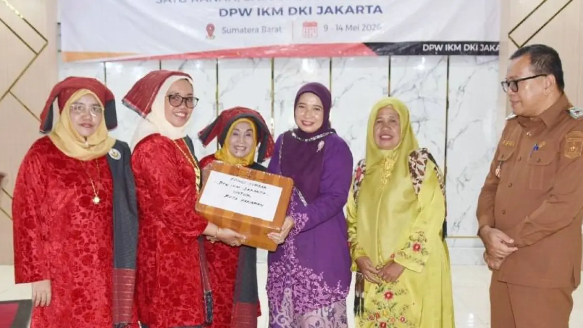 Bundo Kanduang IKM DKI Jakarta salurkan bantuan korban bencana di Pariaman sekaligus perkuat silaturahmi perantau dan pelestarian budaya Minang.