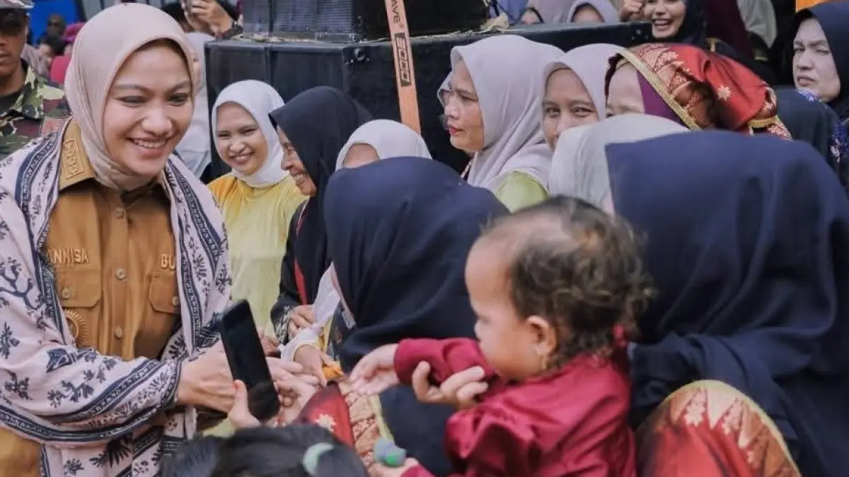 Bupati Dharmasraya, Annisa Suci Ramadhani.