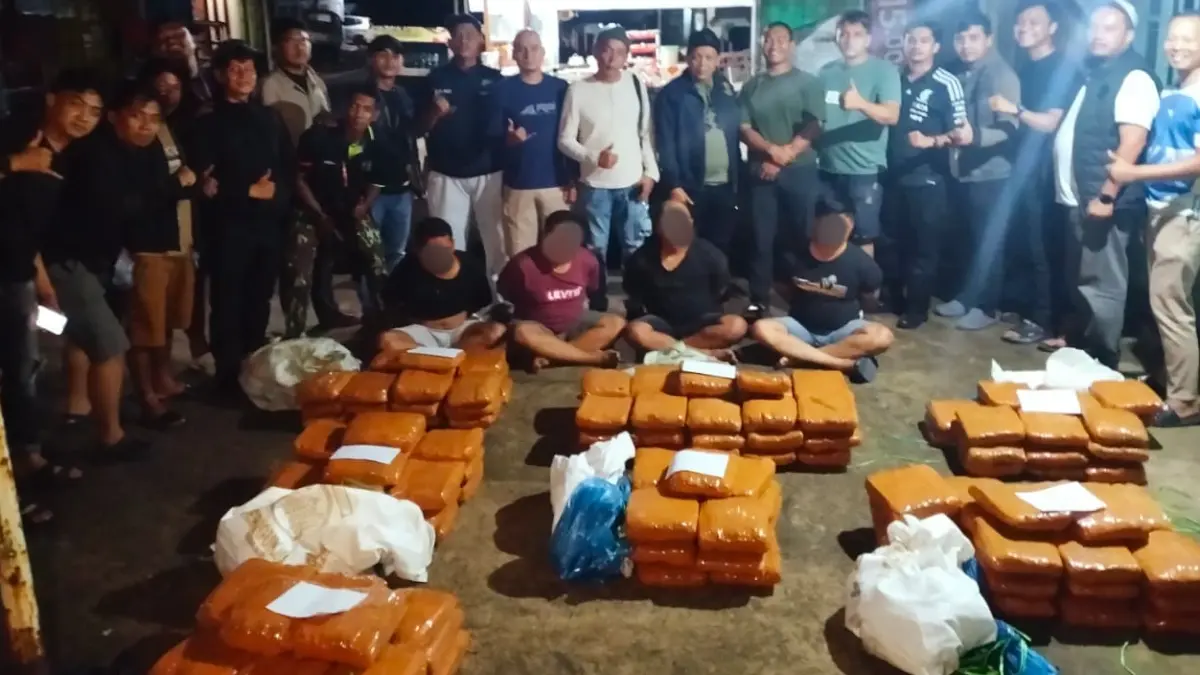 BNNP Sumbar menggagalkan penyelundupan 150 kg ganja di jalur Bukittinggi-Medan dan menangkap 4 tersangka jaringan narkoba.