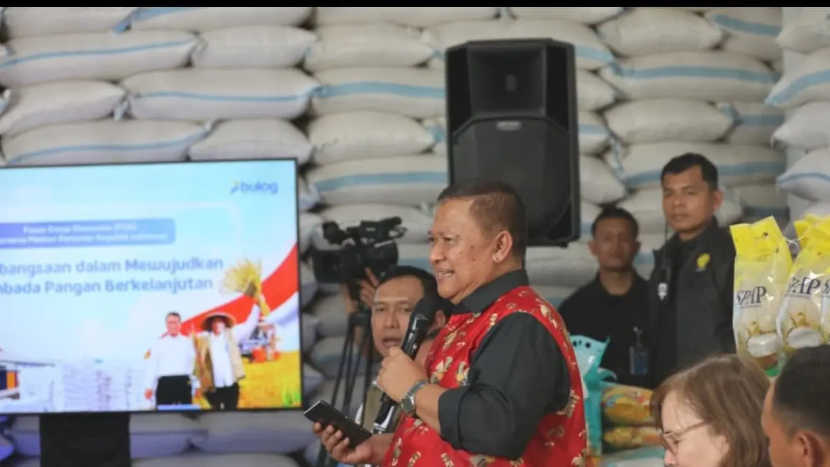 Dekan FH Universitas Andalas Prof. Ferdi berbicara dalam Dialog Swasembada Pangan bersama Menteri Pertanian di Gudang Bulog Romokalisari, Surabaya.(Foto: Humas Kementan)