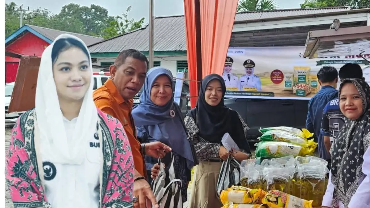 Pasar murah Pemkab Dharmasraya di Koto Baru diserbu warga meski hujan, Rabu (13/5/2026). (Kominfo)