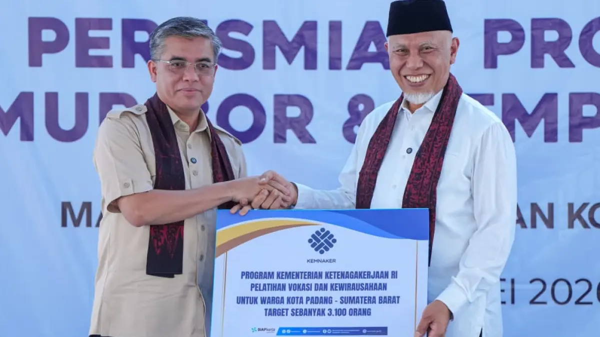 Menteri Ketenagakerjaan Yassierli siapkan pelatihan IT untuk 3.100 pemuda Padang sekaligus resmikan sumur bor pascabencana di Koto Tangah.