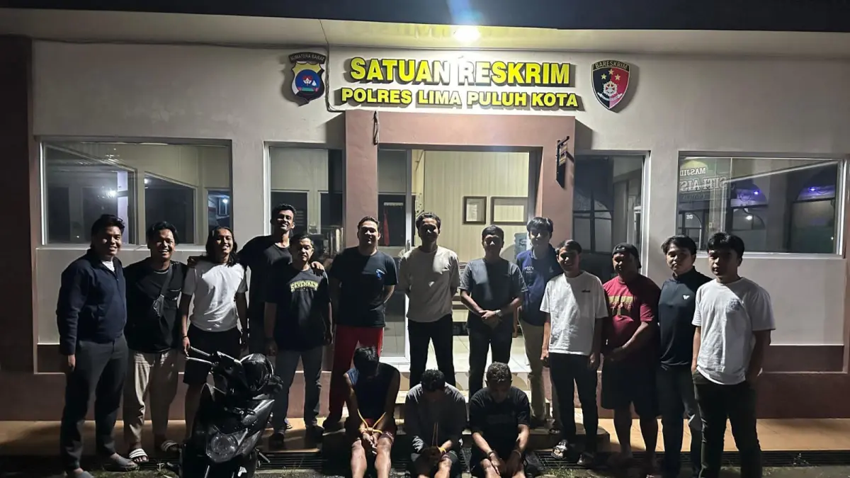 Tiga tersangka kasus dugaan pencurian kendaraan bermotor dan penadahan diamankan Satreskrim Polres Limapuluh Kota, Kamis (14/5) malam. (DOK POLRES LIMAPULUH KOTA)