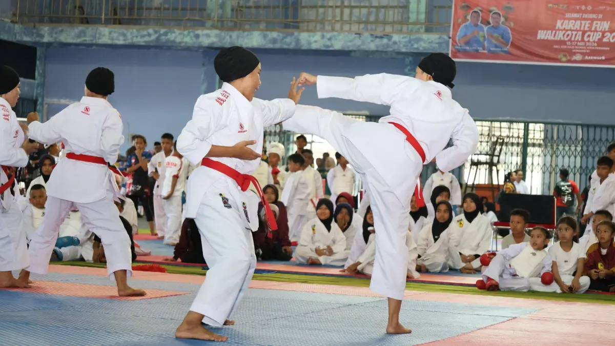 580 karateka dari 27 kontingen mengikuti Kejuaraan Fun Walikota Cup 2026 di Pariaman untuk persiapan menuju Porda Sumbar.