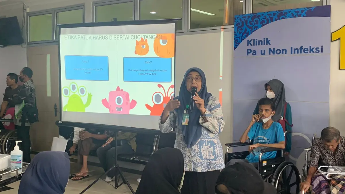 RSUP Dr M Djamil Padang menggelar edukasi kesehatan bagi pasien dan pengunjung di Poliklinik Paru Non Infeksi Gedung Administrasi dan Instalasi Rawat Jalan, baru-baru ini. (DOK RSUP DR M DJAMIL PADANG)