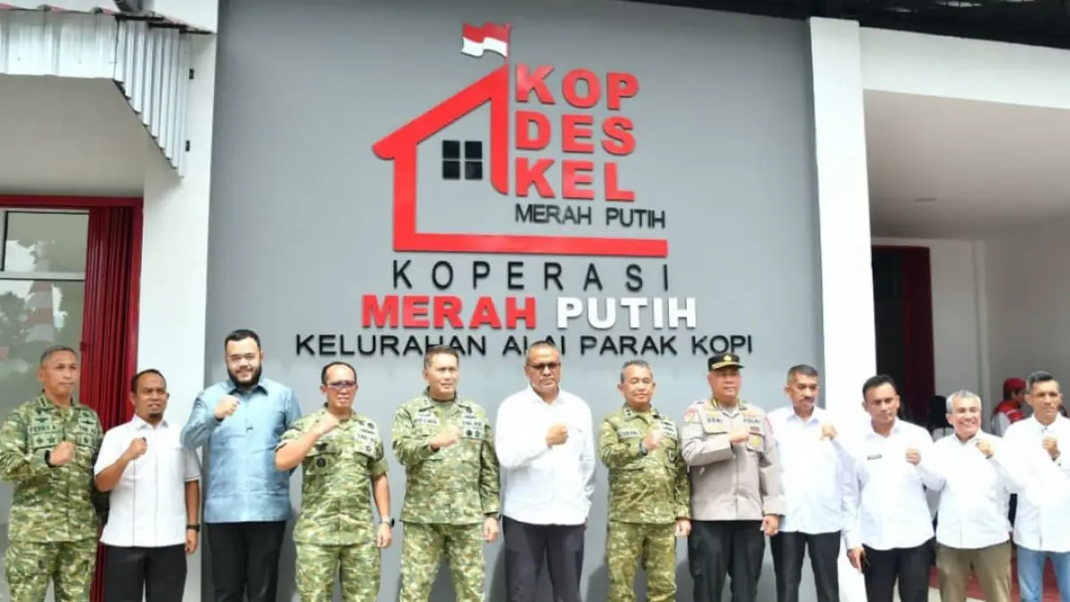 Wali Kota Padang Fadly Amran dan Pangdam mengikuti peluncuran nasional 1.061 KDKMP bersama Presiden Prabowo Subianto dari KDKMP Alai Parak Kopi, Padang Utara.(Foto: Prokopim)