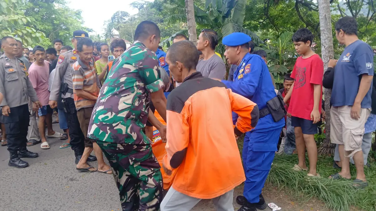 Penemuan jenazah pria lansia dalam kondisi tertelungkup dan sudah mengapung gegerkan warga di Parak Gadang, Kota Padang, Minggu (17/5/2026). (BPBD Kota Padang)