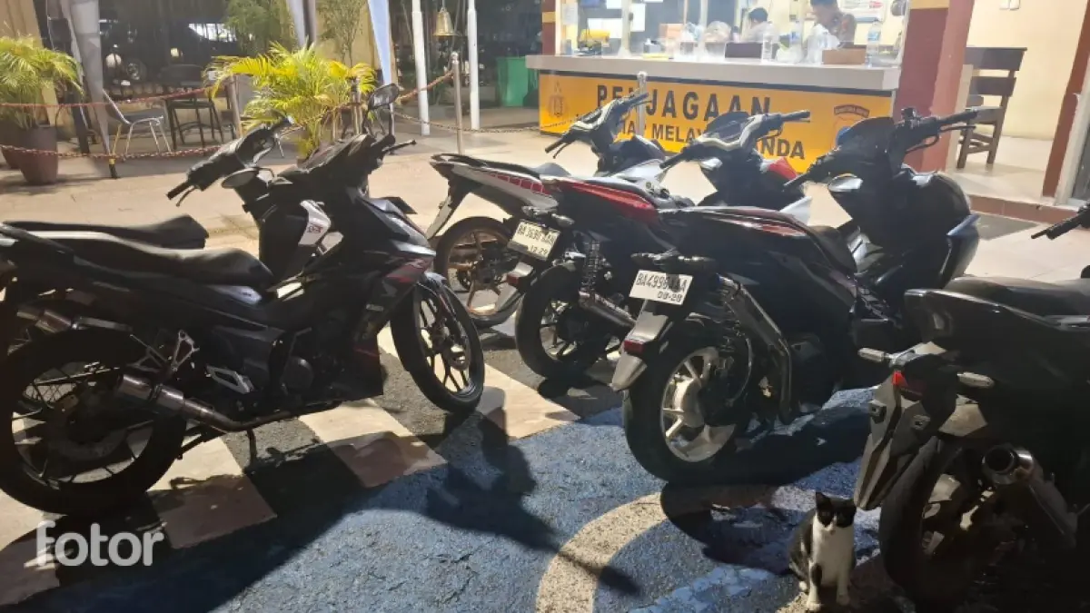 Polresta Padang mengamankan 6 motor knalpot brong di Khatib Sulaiman saat operasi cipta kondisi untuk cegah balap liar, Minggu (17/5/2026) dini hari.
