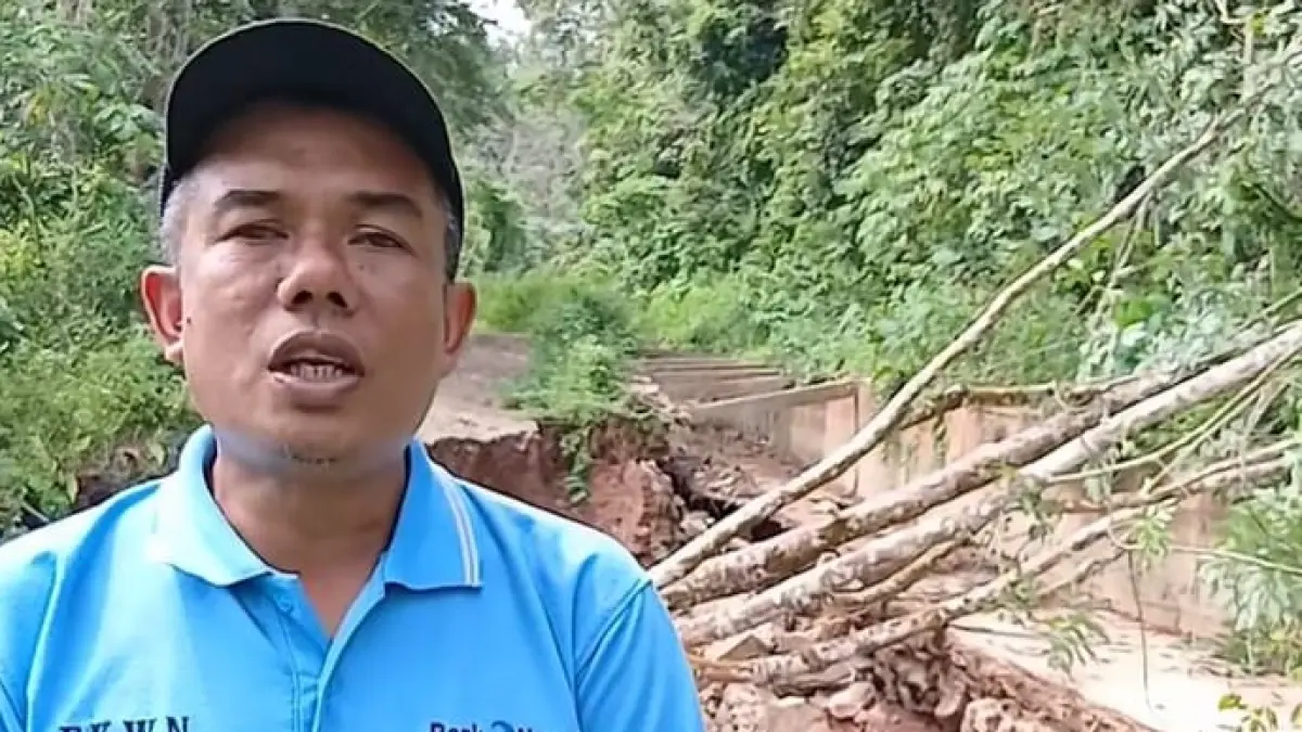 Wali Nagari Tigo Jangko, Mustafa Kamal, mengatakan kondisi kerusakan saat ini sangat parah karena jalur irigasi terputus total dan badan jalan ikut terban sepanjang sekitar 35 meter.