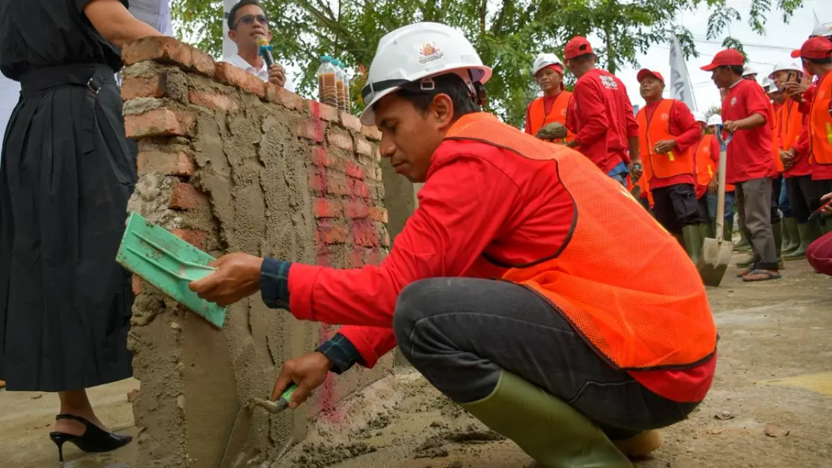 Akademi Jago Bangunan PT Semen Padang di Solok diikuti 113 tukang. Peserta mengaku kualitas semen lebih cepat kering dan halus.
