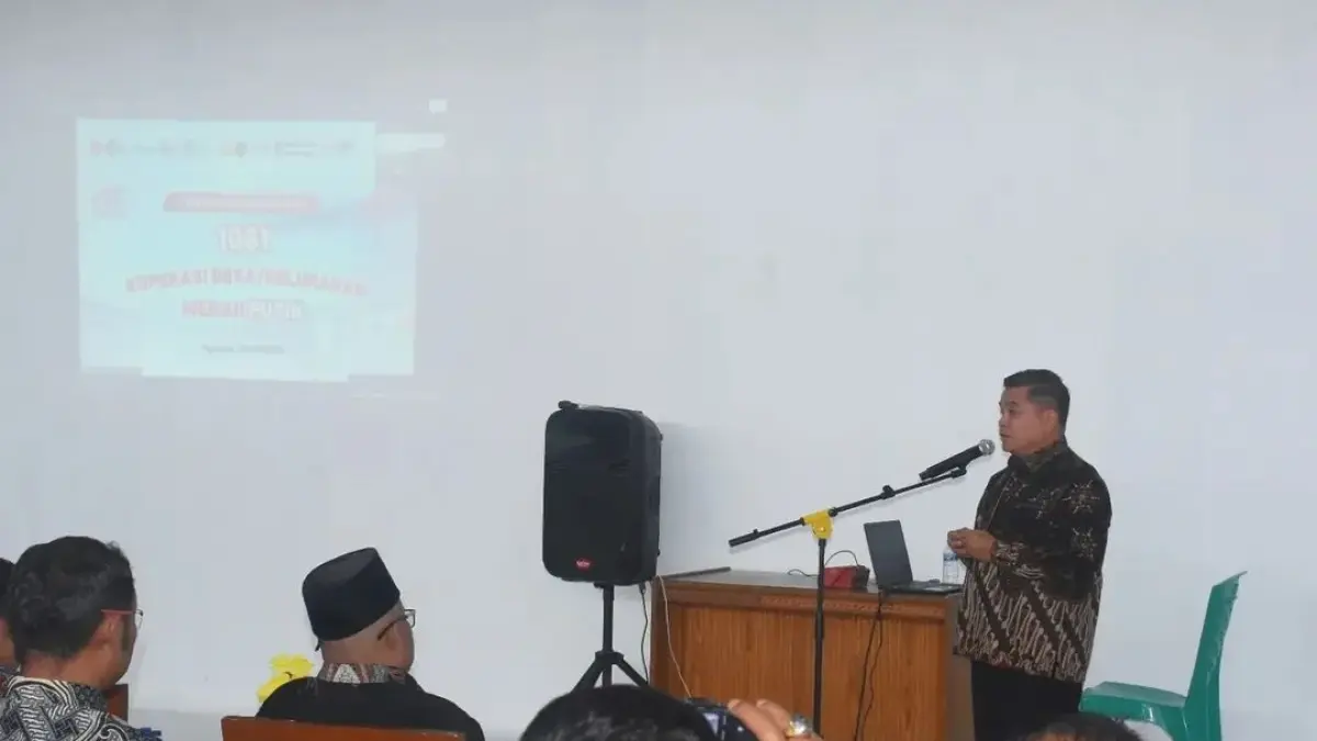 Bupati Agam Benni Warlis mengikuti peresmian operasionalisasi 1.061 Koperasi Desa/Kelurahan Merah Putih secara virtual di Gedung Kopdeskel Merah Putih Nagari Tabekpanjang, Kecamatan Baso, beberapa hari lalu. (PEMKAB AGAM)