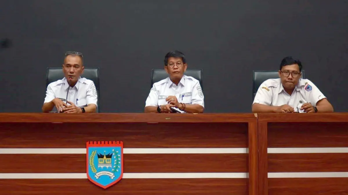 Diskominfo Kota Payakumbuh memberikan arahan strategis dalam rapat persiapan proyek perubahan PKA bagi ASN di lingkungan Pemko Payakumbuh di Aula Josrizal Zain Balai Kota Payakumbuh, Senin (18/5). (DOK PEMKO PAYAKUMBUH)