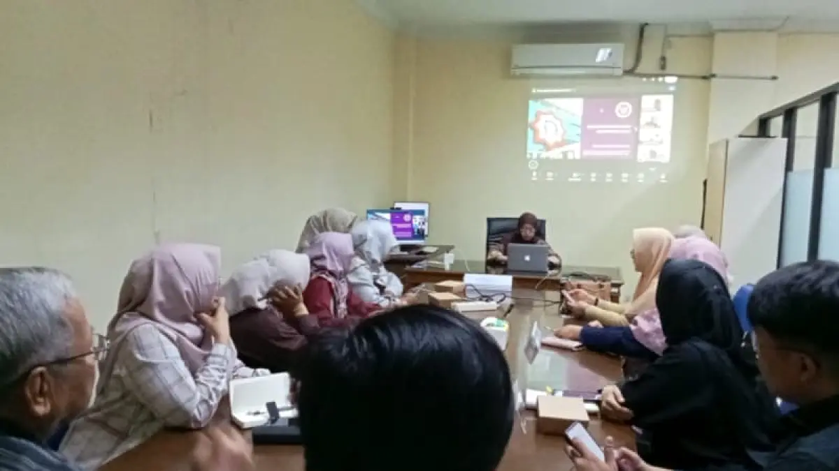 Peserta Pelatihan Penyelia Halal Angkatan 4 UPT Halal UNP bersama pemateri BPJPH RI di Padang.(Foto: UPT Halal UNP)
