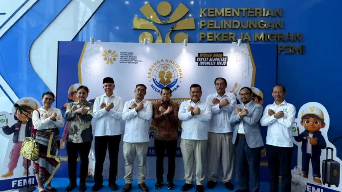 Pimpinan UNP Prof Ganefri bersama KSP Dudung Abdurachman dan Menteri P2MI usai pertemuan membahas edukasi perlindungan pekerja migran.(Foto: KKPS)