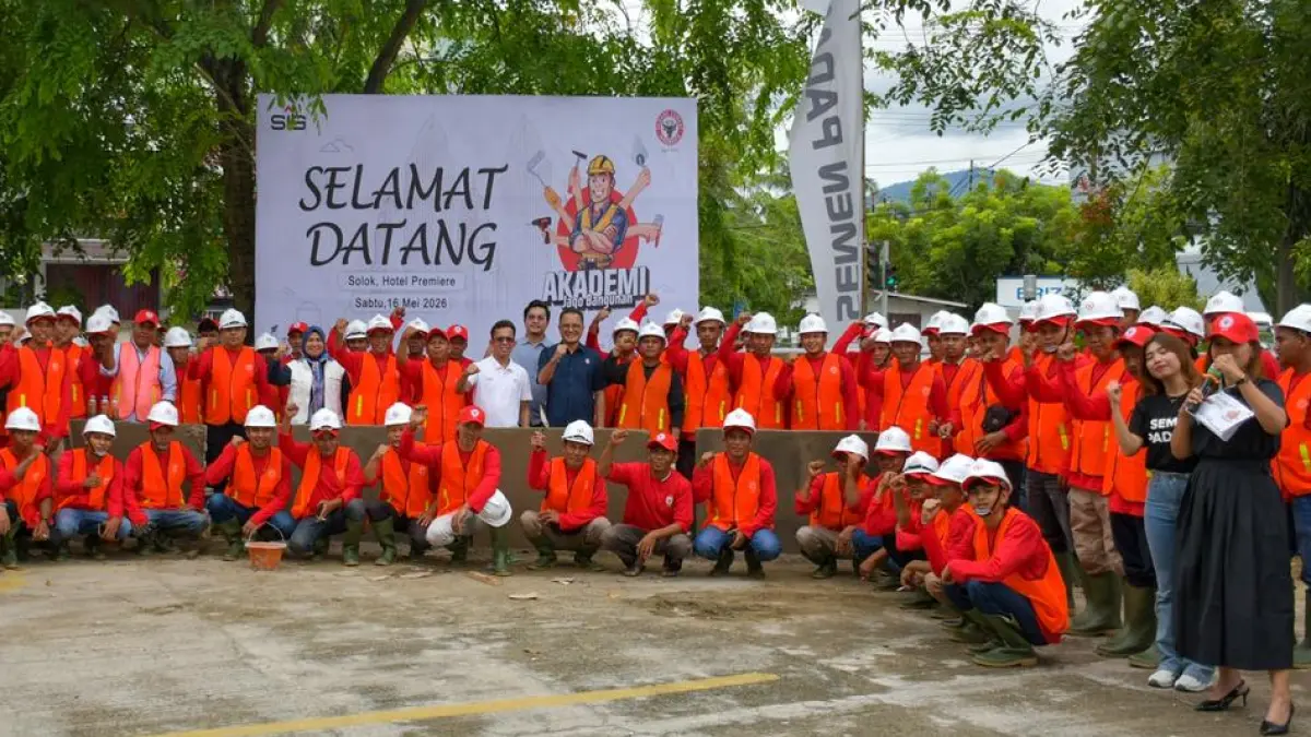 Sebanyak 113 tukang di Kota Solok mengikuti Akademi Jago Bangunan PT Semen Padang untuk meningkatkan kompetensi konstruksi.