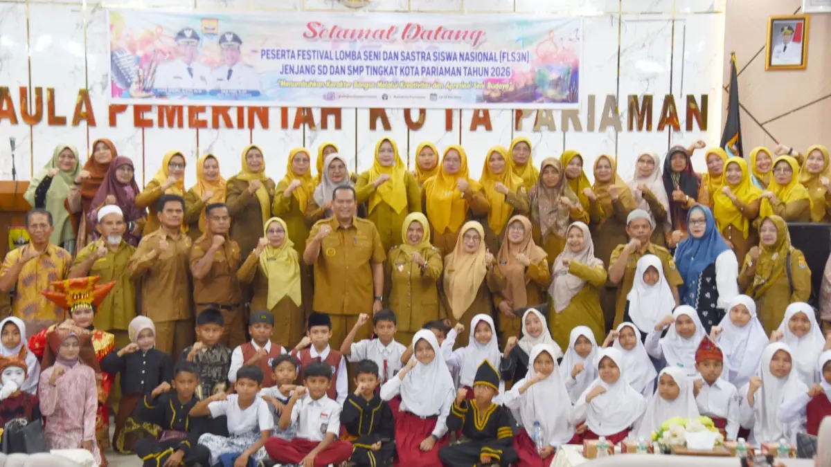 Wali Kota Pariaman Yota Balad membuka Festival Lomba Seni dan Sastra Siswa Nasional (FLS3N) tingkat SD dan SMP Kota Pariaman Tahun 2026 di Aula Balai Kota Pariaman, Senin (18/5). (DOK PEMKO PARIAMAN)