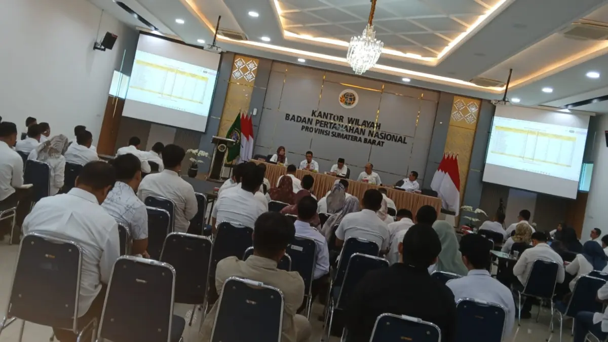 Kanwil BPN Sumbar menggelar rapat koordinasi bersama Kantor Pertanahan kabupaten/kota se-Sumbar guna memperkuat sinergi pelayanan pertanahan, Selasa (19/5/2026).