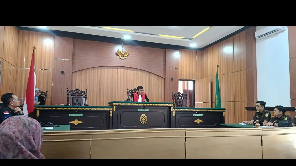 Sidang lanjutan praperadilan kasus dugaan korupsi proyek Revitalisasi Pasar Rakyat Sungaibatang di PN Lubukbasung, Selasa (19/5). (PUTRA/PADEK)
