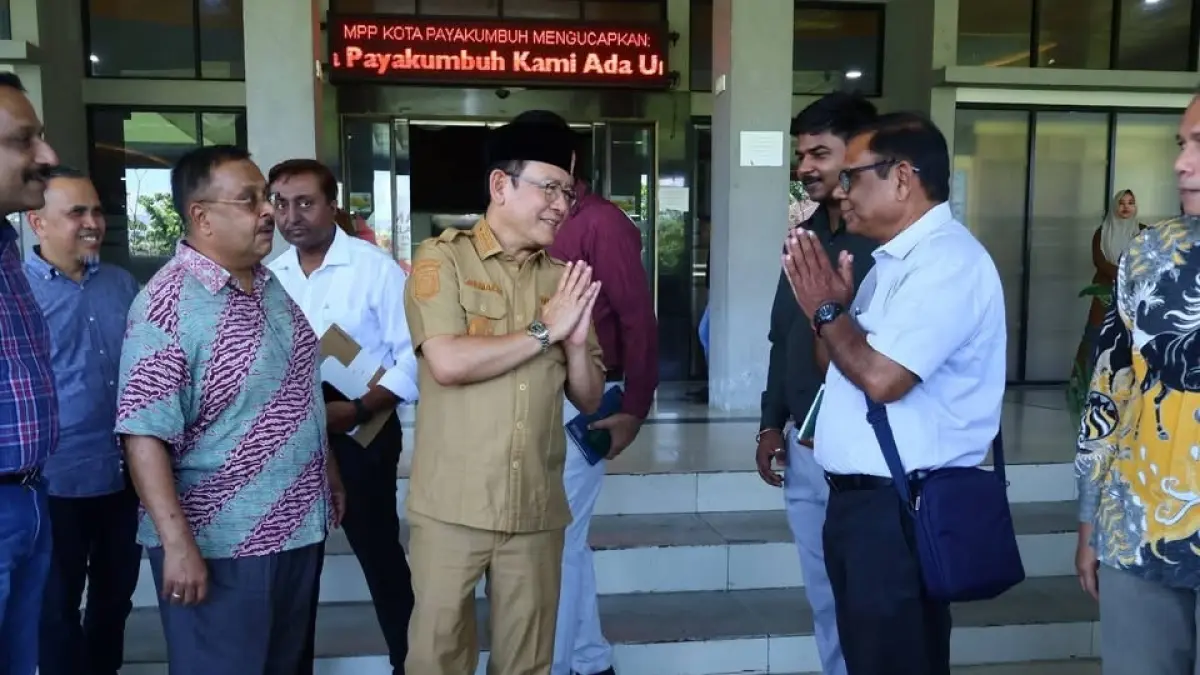 Wali Kota Payakumbuh, Zulmaeta, menerima kunjungan delegasi investor asal India dan Malaysia yang meninjau sejumlah titik potensi investasi, termasuk TPA Regional Ampangan, Selasa (19/5). (DOK PEMKO PAYAKUMBUH)