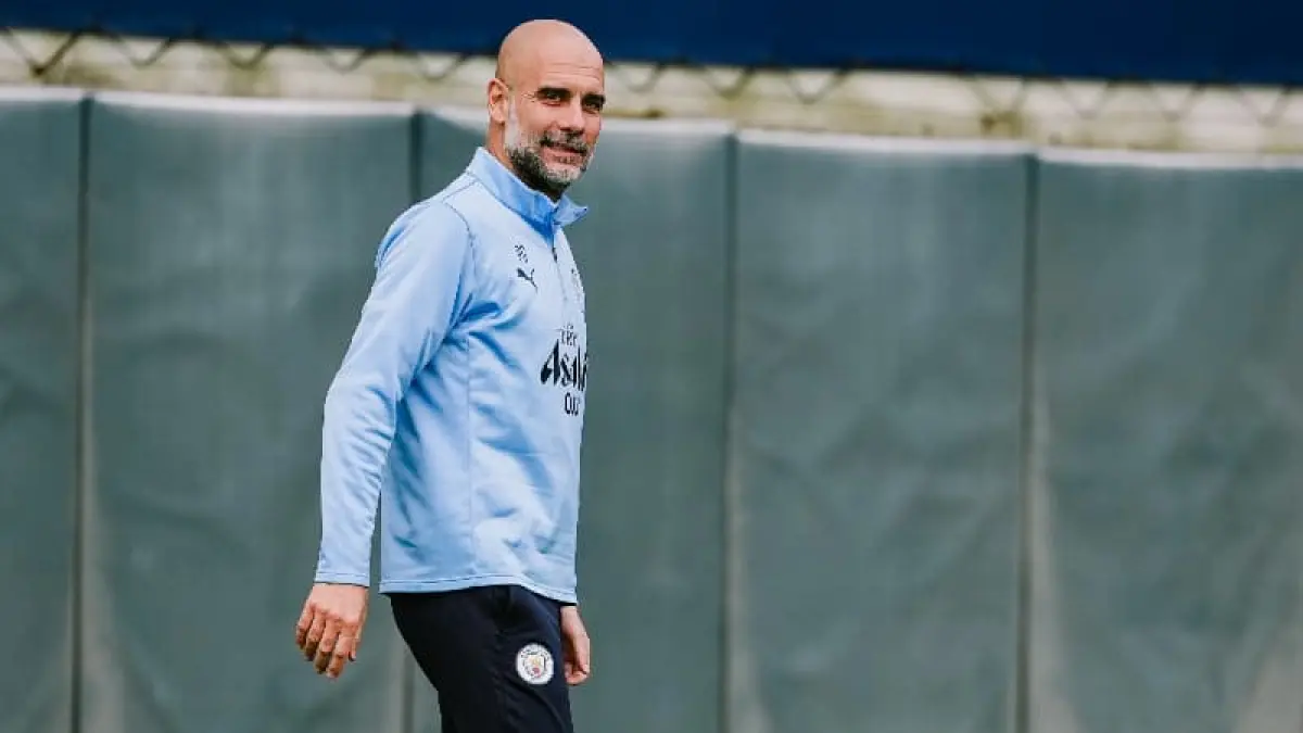 Pep Guardiola memimpin latihan tim Manchester City jelang laga melawan Bournemouth di Premier League 2025/2026.(Foto: mancity.com)