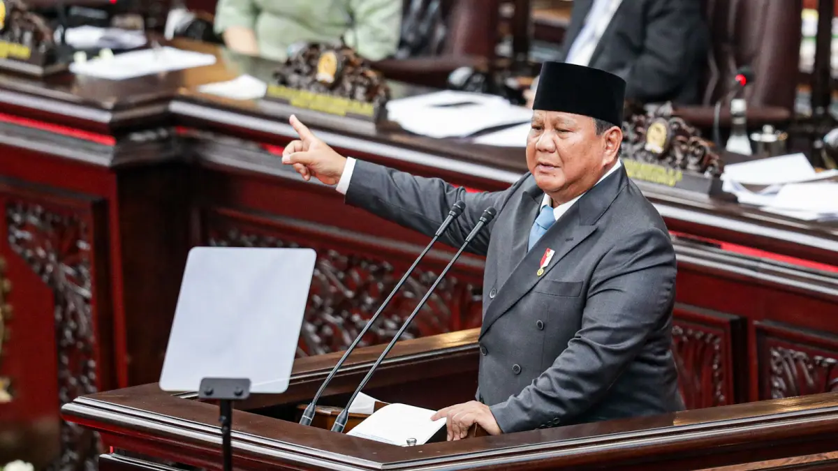 Presiden Prabowo Subianto menyampaikan paparan di hadapan rapat paripurna DPR di Kompleks Parlemen Senayan, Jakarta, Rabu(20/5). Prabowo mengumumkan pembentukan badan tunggal pengelola ekspor komoditas strategis. (SALMAN TOYIBI/JPG)
