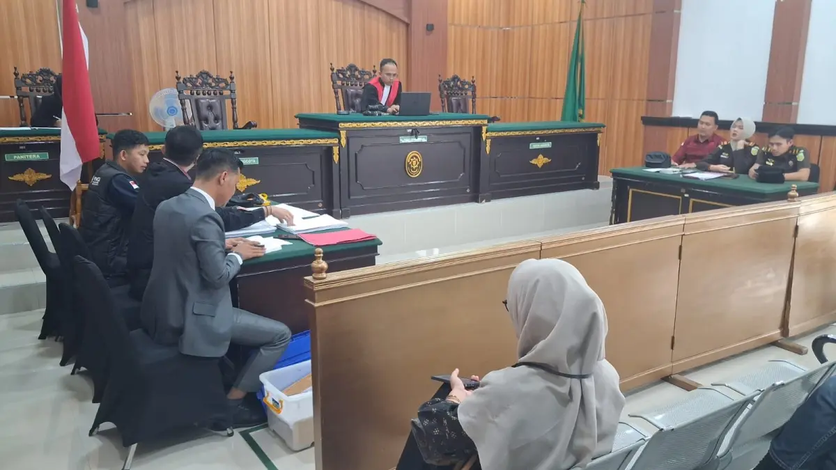 Tim kuasa hukum pemohon dan jaksa termohon mengikuti sidang lanjutan praperadilan dugaan korupsi proyek Revitalisasi Pasar Rakyat Sungaibatang di Pengadilan Negeri Lubukbasung, Kamis (21/5). Sidang menghadirkan saksi fakta dan saksi ahli menjelang pembacaan putusan. (PUTRA/PADEK)