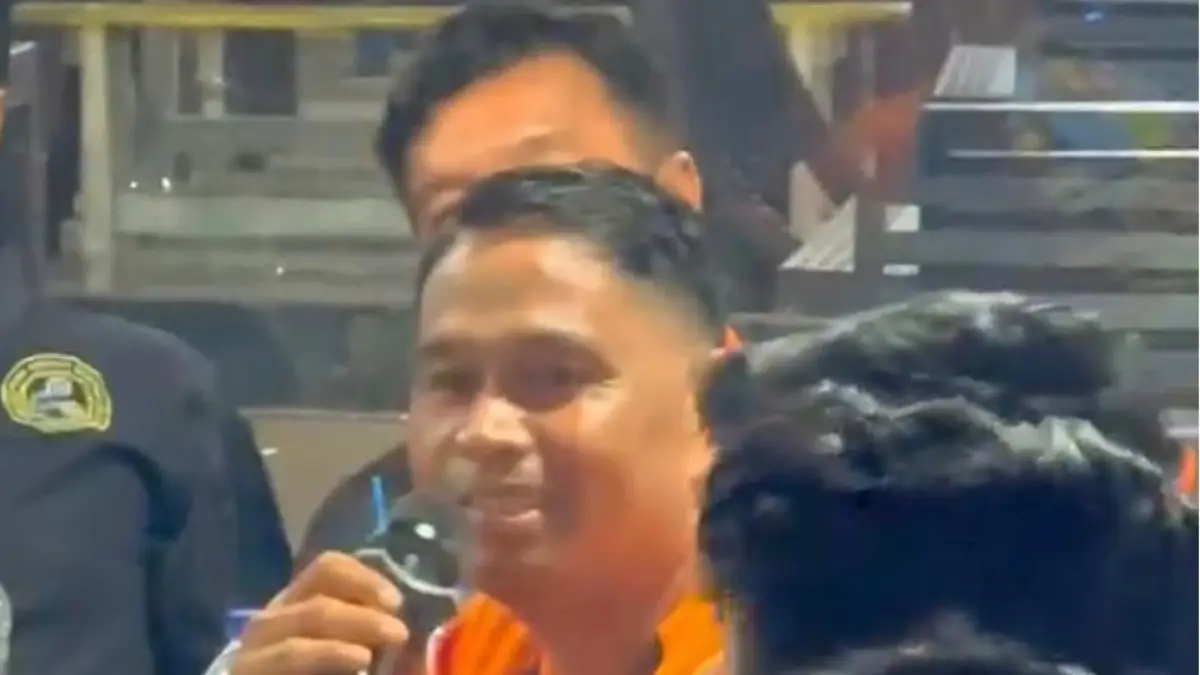 Irawadi owner PT Adelia Panorama Wisata menyampaikan pandangan dalam pertemuan BRN di Padang, baru-baru ini. Irawadi merasakan bahwa perbankan syariah banyak kemudahan dan produknya menguntungkan nasabah.