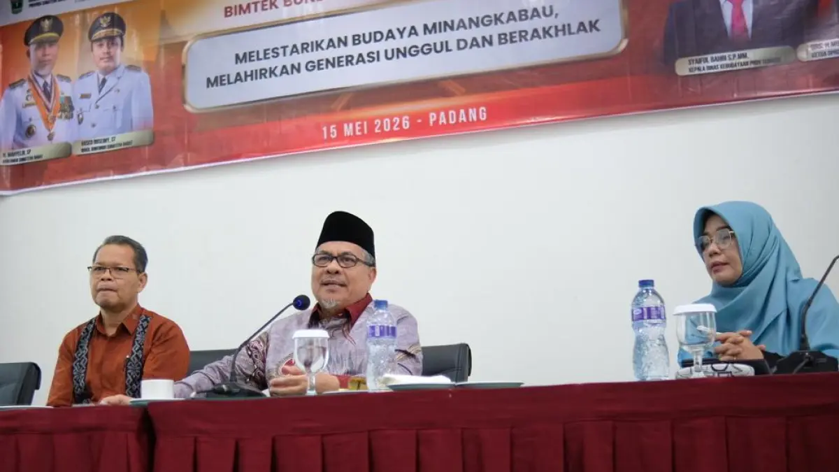 Ketua DPRD Sumbar, Muhidi, mengingatkan ancaman brain rot akibat kecanduan gawai dan konten digital terhadap anak-anak di tengah budaya digital.