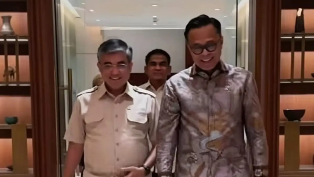 Menaker Yassierli dan Dony Oskaria jelang pertemuan membahas hubungan industrial dan transformasi BUMN.(Foto: Humas)