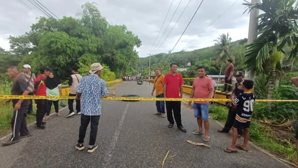 Penutupan akses jalan Sitangkai–Ampalu dan pengalihan arus melalui Pasar Tigo Jangko–Koto Panjang–Kumanih.(Foto: Diskominfo Tanahdatar)