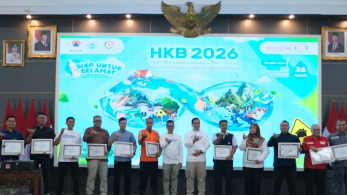 PT TASPEN (Persero) Kantor Cabang Padang saat menerima penghargaan dan ucapan terima kasih dari Pemerintah Provinsi Sumatera Barat.(Foto: Humas)