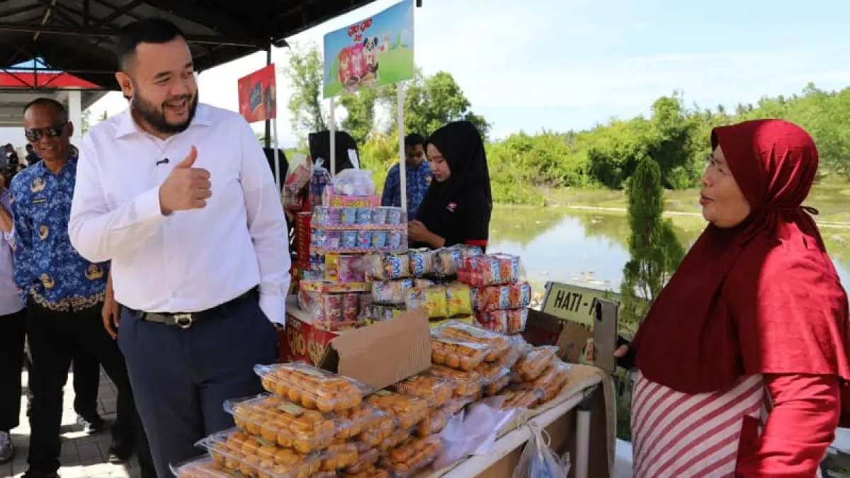 Wali Kota Padang Fadly Amran saat pembukaan pasar murah di Pangkalan Pendaratan Ikan (PPI) Padang Sarai, Kelurahan Padang Sarai, Kecamatan Koto Tangah, Rabu (20/5/2026).(Foto: Diskominfo)