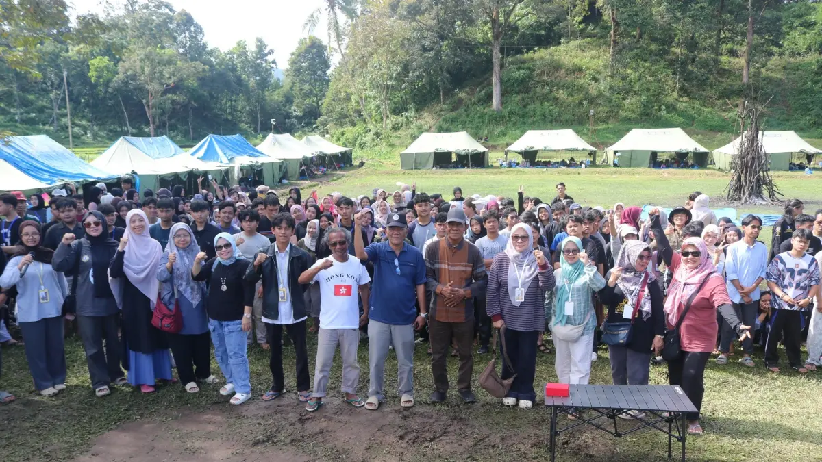 Sebanyak 353 mahasiswa Program Studi Geografi dan Pendidikan Geografi angkatan 2023 dan 2024 UNP melakukan kajian fisik, sosial, serta pemetaan wilayah yang berfokus pada isu kebencanaan banjir dan pembangunan berkelanjutan di Kayutanam, Kabupaten Padangpariaman, pekan lalu. (DOK HUMAS UNP)
