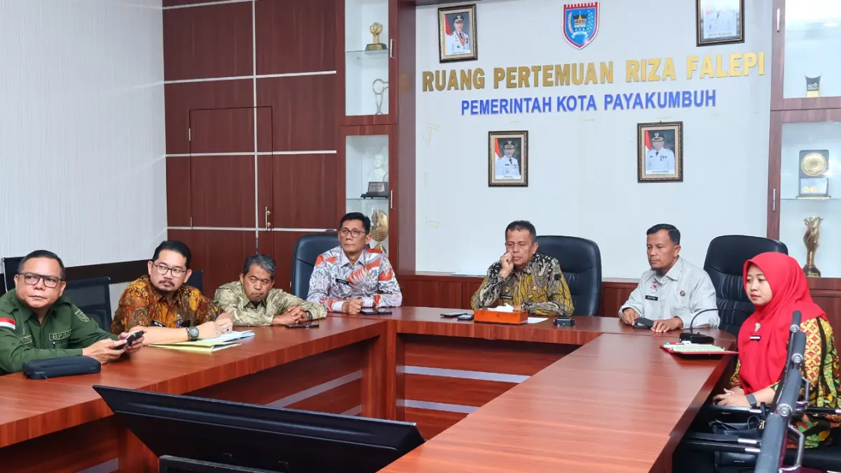 Wakil Wali Kota Payakumbuh Elzadaswarman mengikuti rapat koordinasi virtual bersama Menteri Dalam Negeri Tito Karnavian di Balai Kota Payakumbuh, Kamis (21/5/2026).