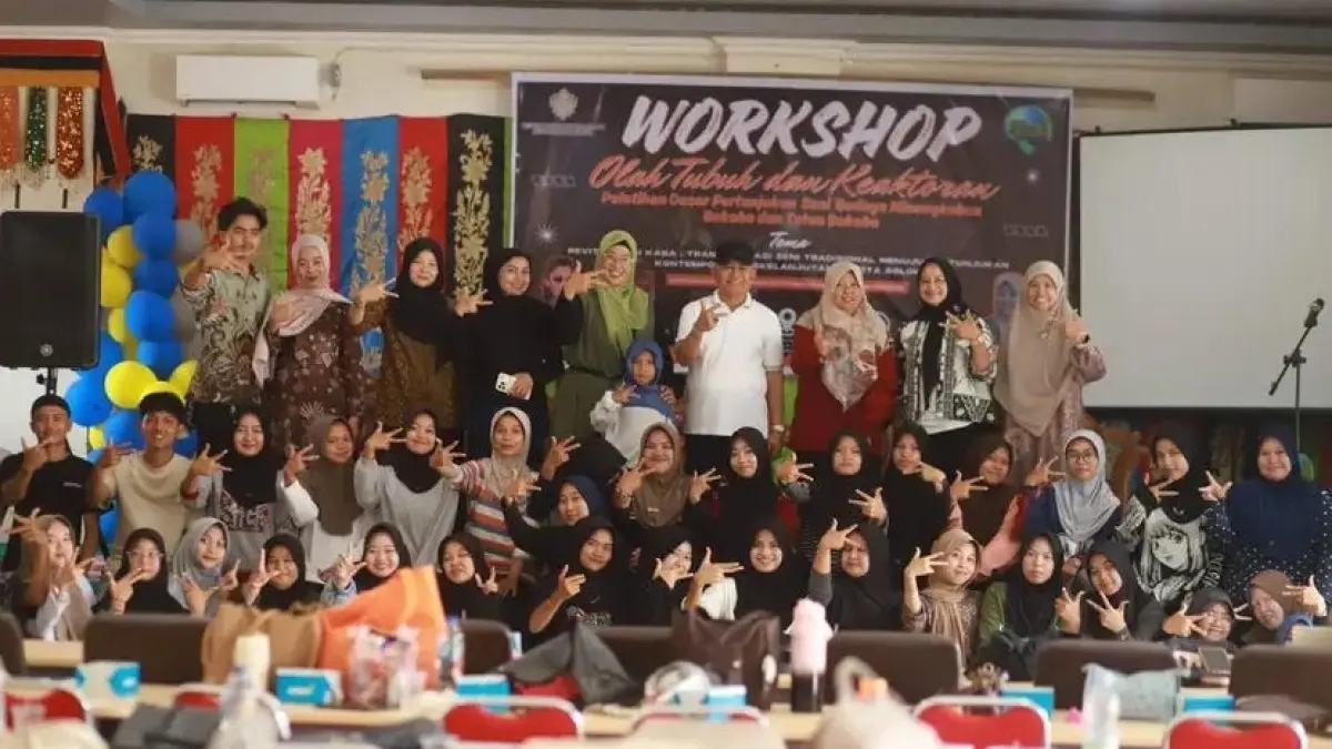 Wakil Wali Kota Solok, H. Suryadi Nurdal, menghadiri Workshop Olah Tubuh dan Keaktoran bertajuk “Baka dan Tutua Bakaba” di Aula SMP Negeri 4 Kota Solok, Jumat (22/5). (DOK PEMKO SOLOK)