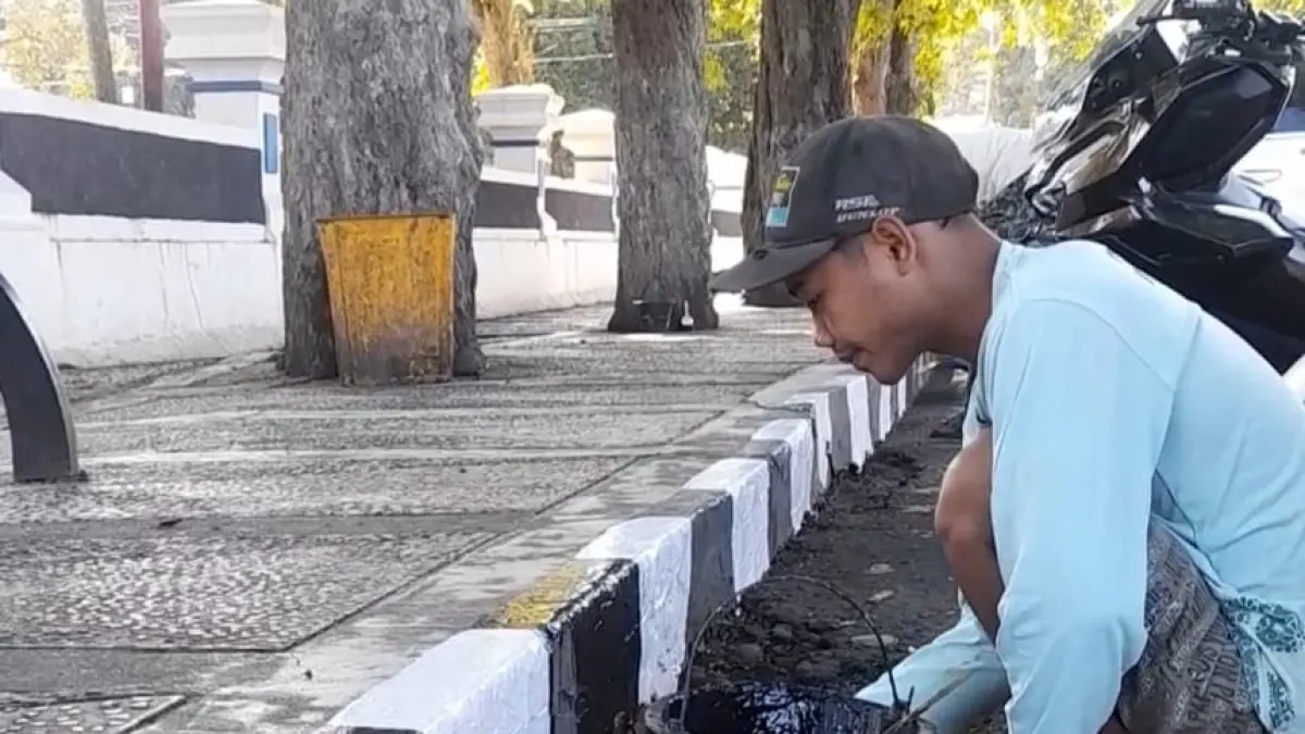Pemerintah Kabupaten Tanah Datar mulai melakukan pembenahan fasilitas publik guna mempercantik wajah Kota Batusangkar. Salah satu kegiatan yang terlihat pada Sabtu (23/5/2026). (DOKUMENTASI PEMKAB TANAHDATAR)