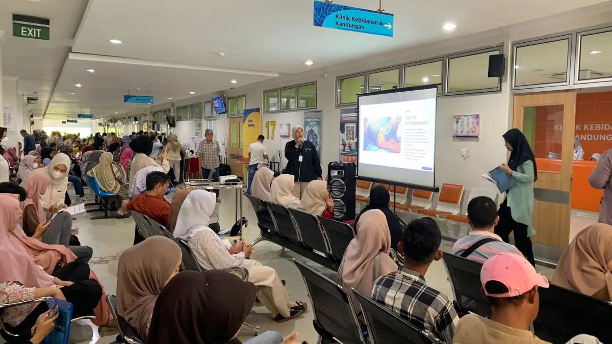 RSUP Dr M Djamil Padang menggelar edukasi kesehatan di Poliklinik Kebidanan Gedung Administrasi dan Instalasi Rawat Jalan, Jumat (22/5). (DOK RSUP DR M DJAMIL)