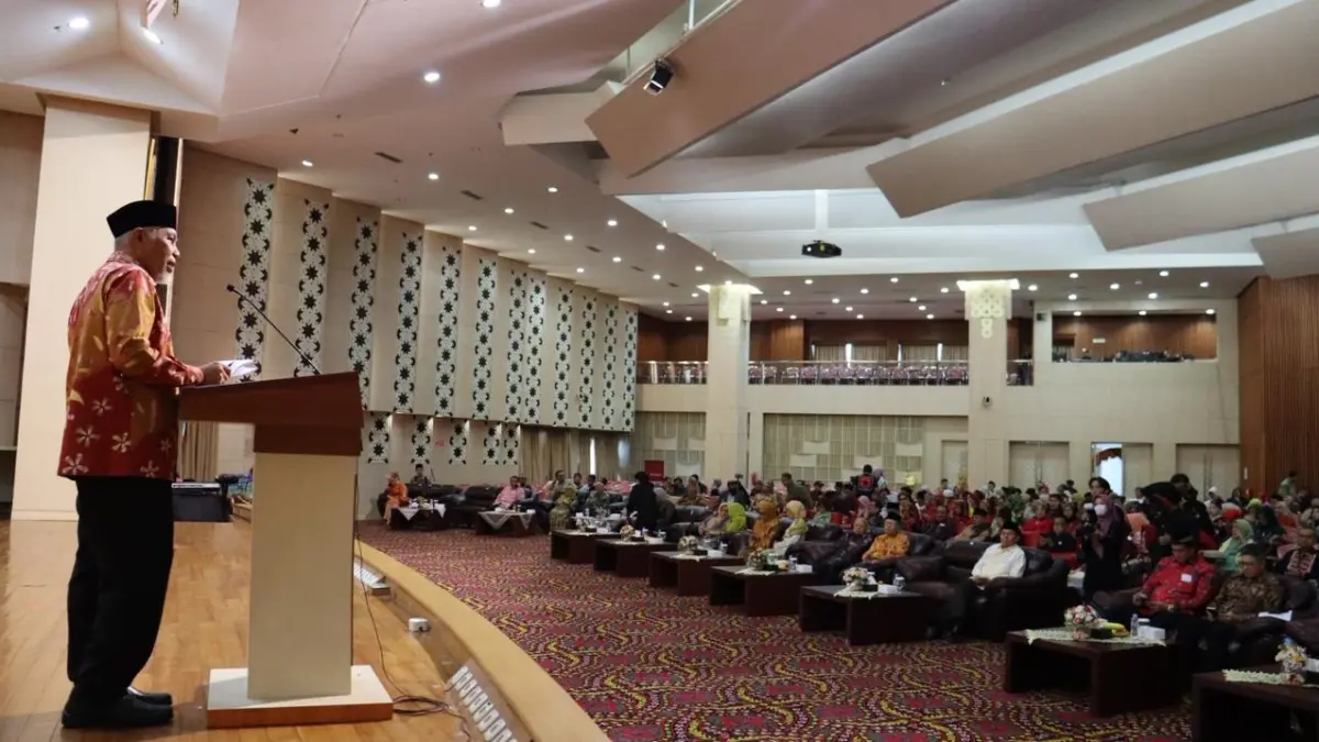 Gubernur Sumatera Barat Mahyeldi Ansharullah memberikan sambutan pada Forum Silaturahmi Minang Diaspora Network-Global (MDN-G) 2026 di Auditorium Universitas YARSI, Jakarta Pusat, Sabtu (23/5). (DOK BIRO ADPIM)