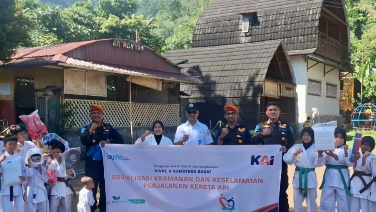 KAI Divre II Sumbar terus melakukan sosialisasi keselamatan kereta api di sekolah dan masjid sekitar jalur rel di Kota Padang.
