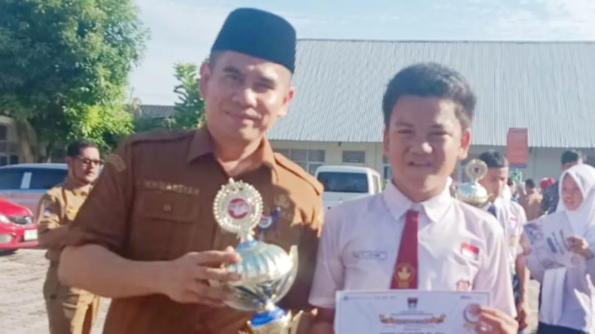 Owen Salvador Ziliwu berhasil meraih juara 3 lomba kriya di Ajang Festival Lomba Seni dan Sastra (FLS3N) tahun 2026 tingkat Kota Padang beberapa waktu lalu. (TIM LAMAN GURU)