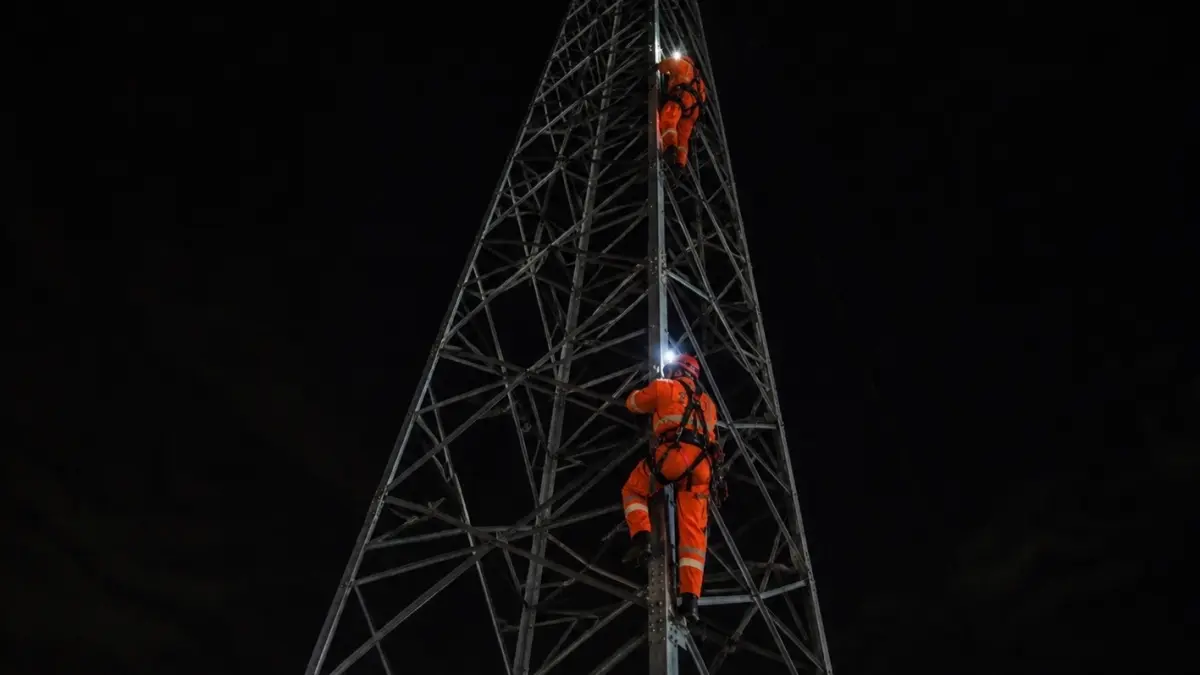 PLN UID Sumbar memastikan sistem kelistrikan kembali normal dengan 394 penyulang aktif dan 1,8 juta pelanggan kembali menikmati listrik.