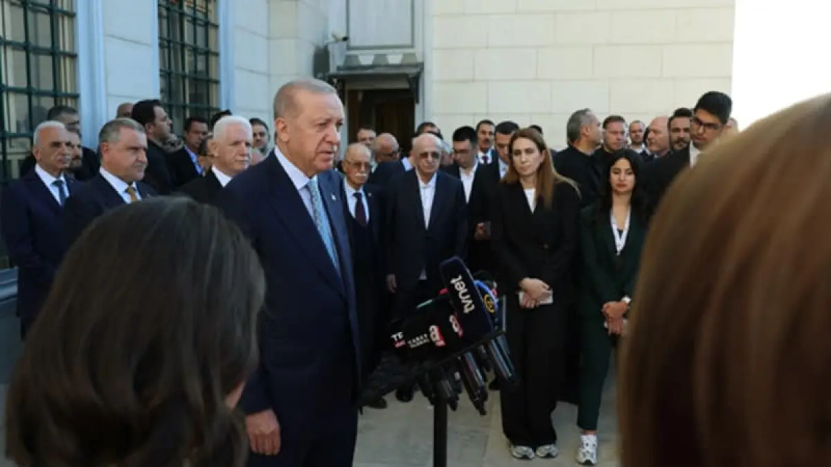 Presiden Turki Recep Tayyip Erdogan memberikan keterangan pers usai salat Idul Adha di Masjid Camlica Istanbul.(Foto: Kantor Pers Kepresidenan Turki)