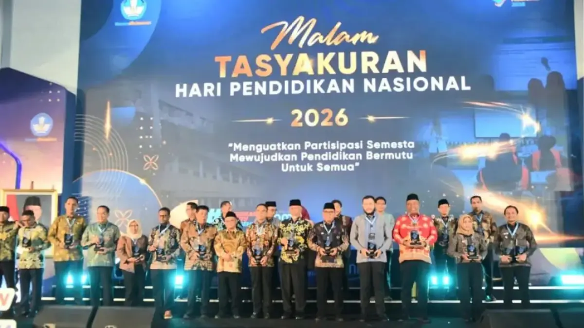 Sumbar meraih dua penghargaan nasional Hardiknas 2026. Mahyeldi menyebut capaian itu bukti kolaborasi membangun pendidikan berkualitas.